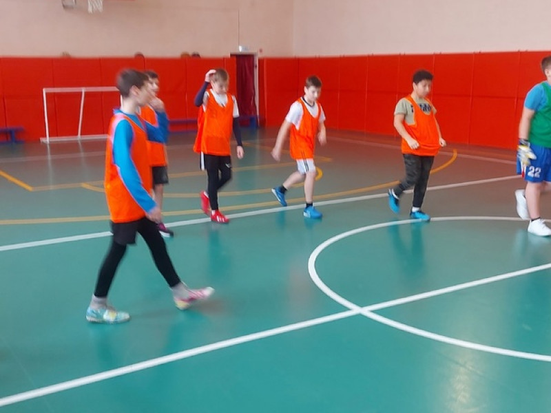 Товарищеская встреча по мини-футболу с учащимися р.п. Радищево.